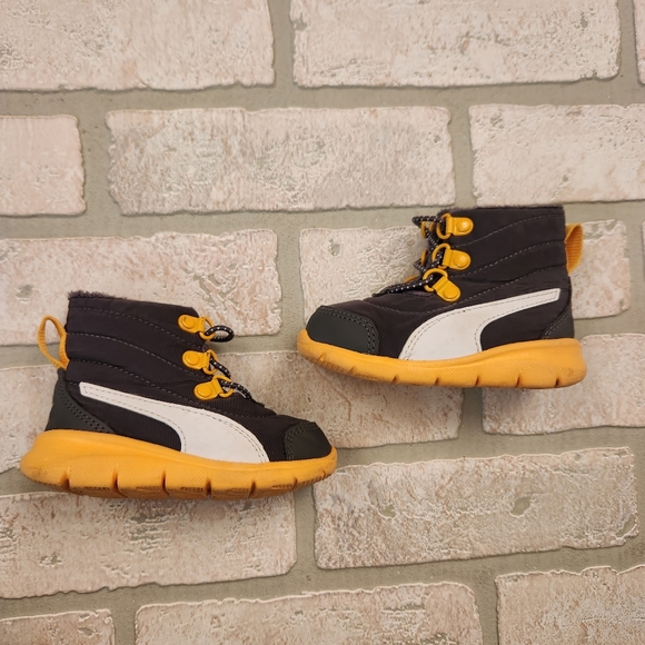 Puma Infant Soft Boot Dark Grey and Yellow Warm Fleece Lined Size 5C - Picture 2 of 10